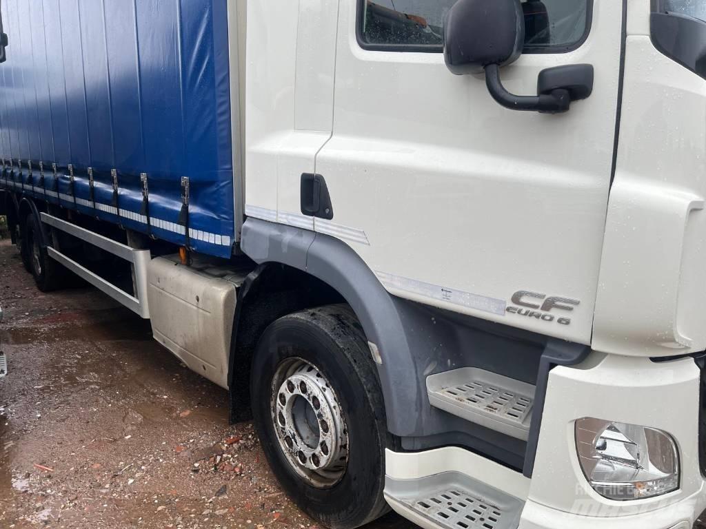 DAF CF 330 Nákladné vozidlá s bočnou zhrnovacou plachtou
