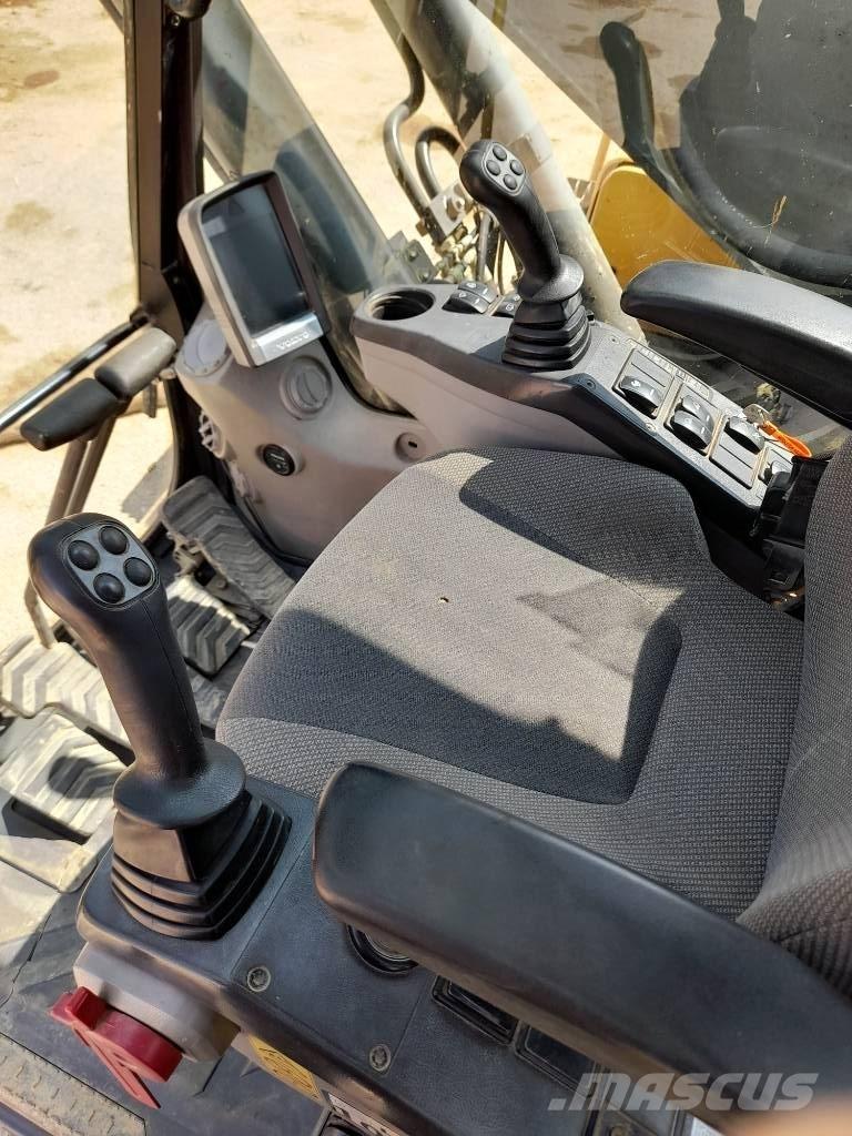 Volvo EC 250 D L Pásové rýpadlá