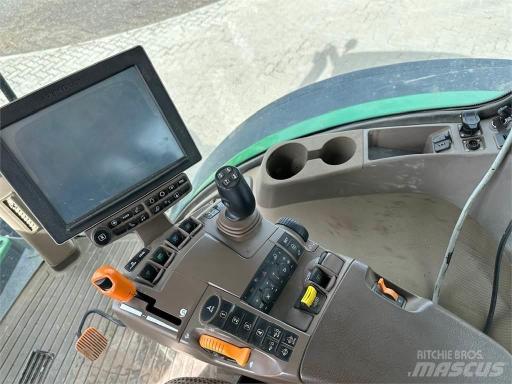 John Deere 7230R Traktory