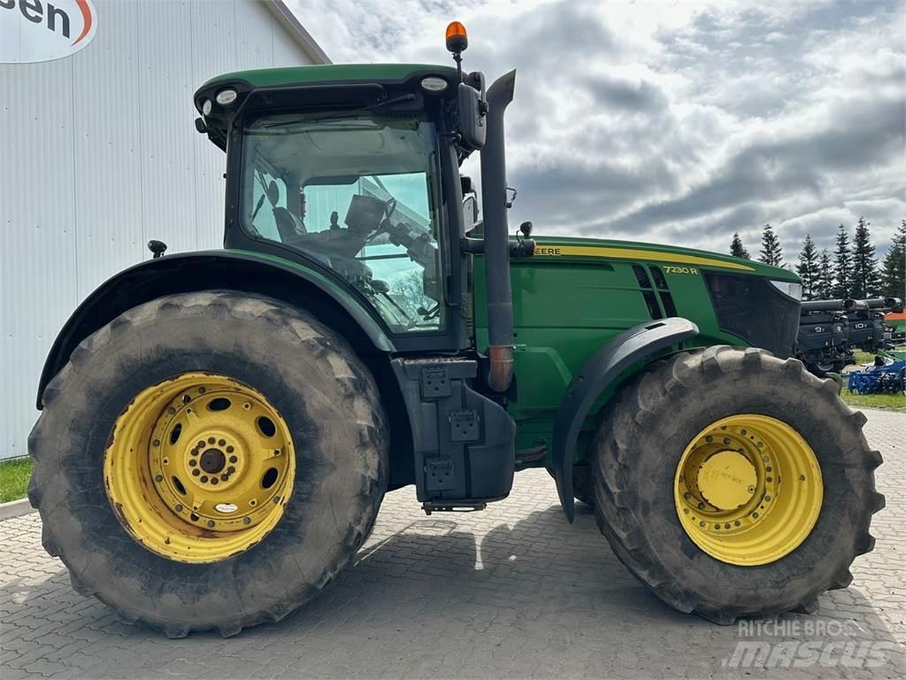 John Deere 7230R Traktory