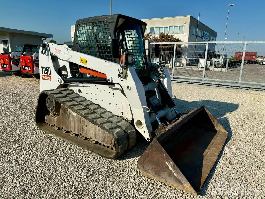 Bobcat T 250 Pásové nakladače