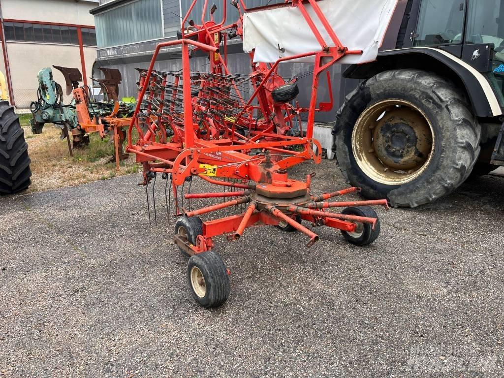 Kuhn GA 4121 G M Obracače a zhrabovače sena