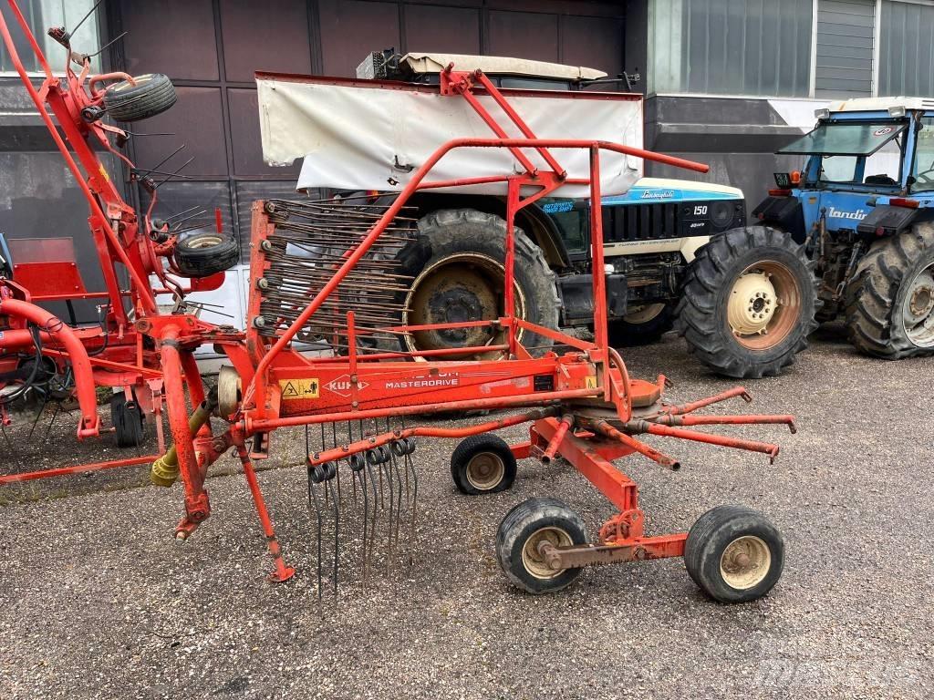 Kuhn GA 4121 G M Obracače a zhrabovače sena