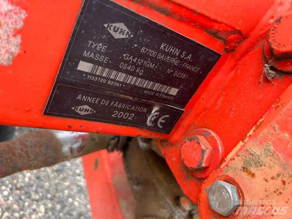 Kuhn GA 4121 G M Obracače a zhrabovače sena