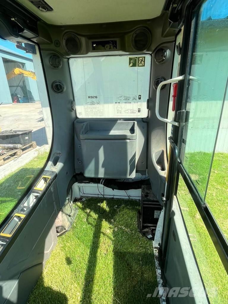 Liebherr 11407040 Kabíny a interiér