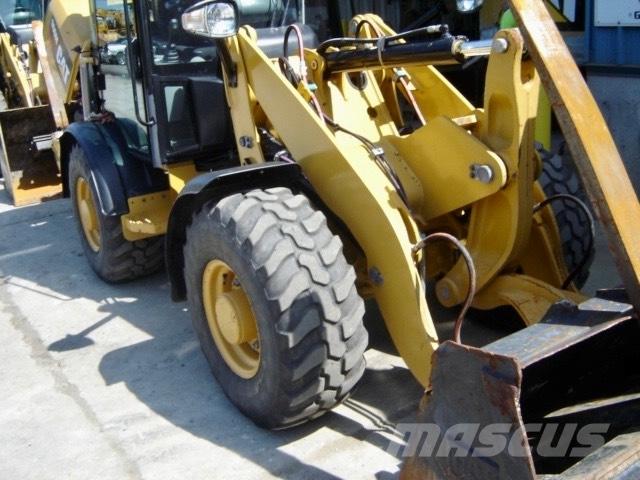 CAT 906 M Kolesové nakladače