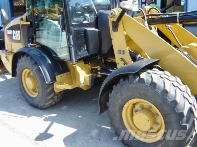 CAT 906 M Kolesové nakladače