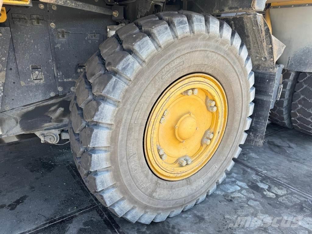 Komatsu HD405-7 Stavebné sklápače