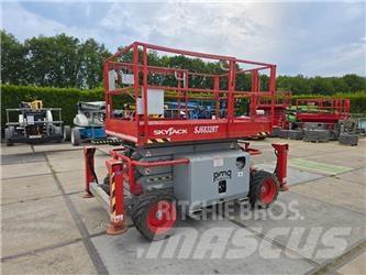 SkyJack SJ 6832 RT Nožnicové zdvíhacie plošiny
