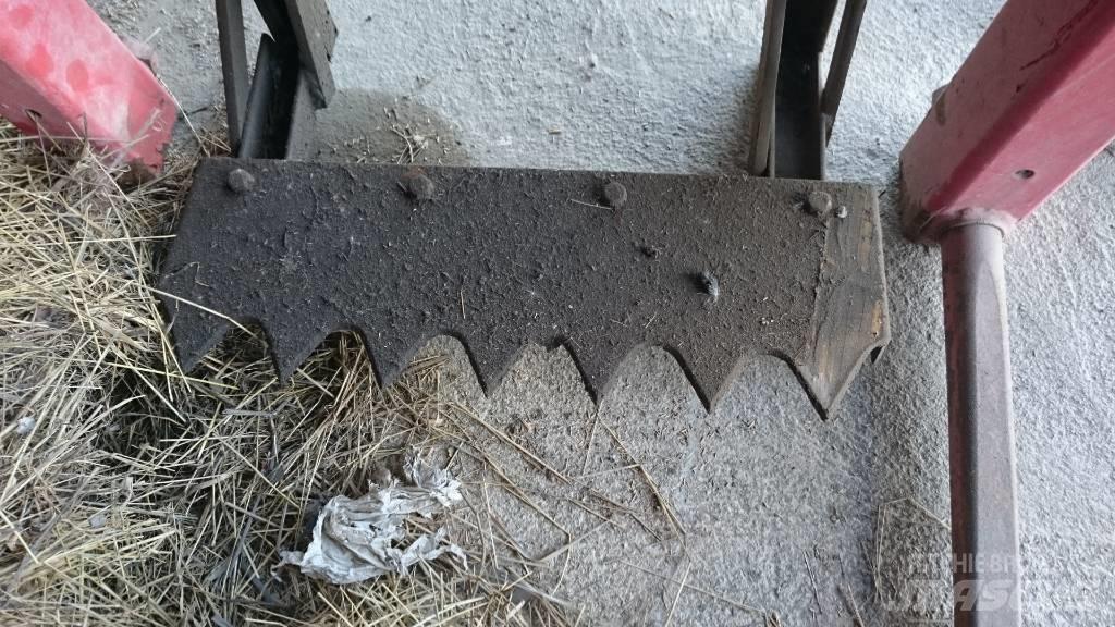 TKS BALESTRIP Kŕmidlá, kŕmne žľaby