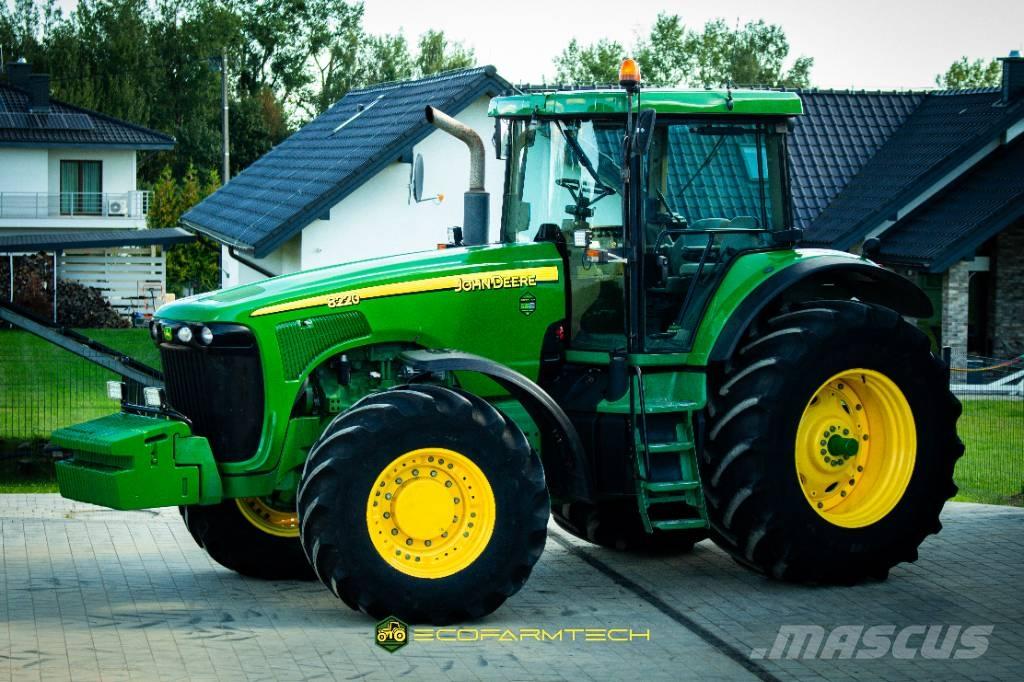 John Deere 8220 Traktory