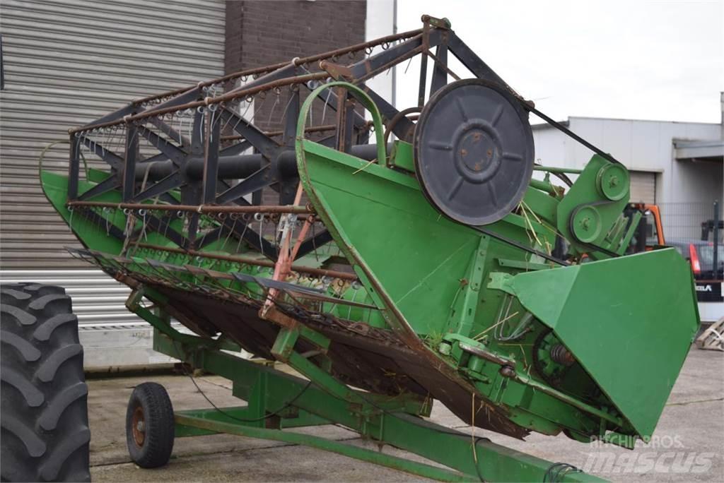 John Deere 1065 Kombinované zberacie stroje