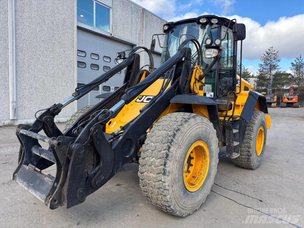 JCB 437 HT Kolesové nakladače