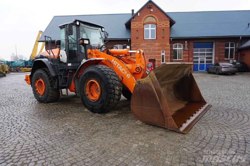 Hitachi ZW 220-5 B Kolesové nakladače