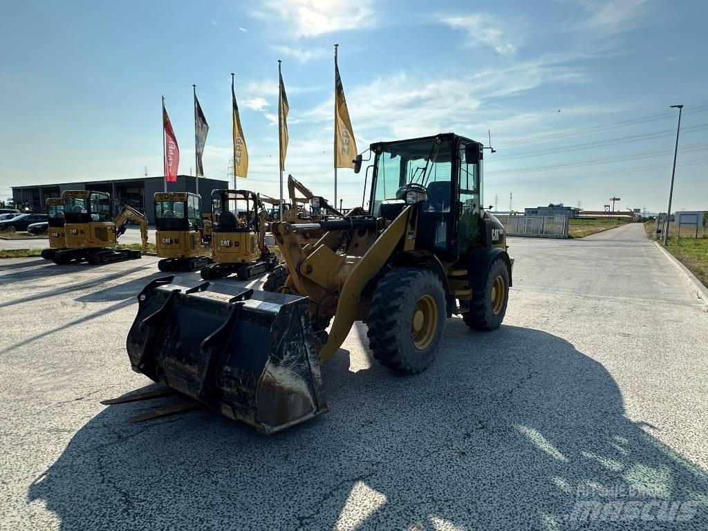 CAT 908M Kolesové nakladače