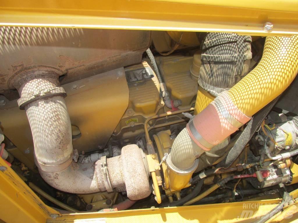 CAT D 8 T Pásové dozéry