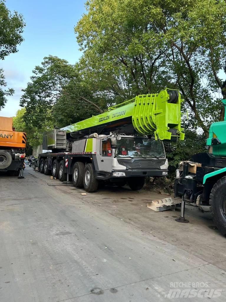 Zoomlion ZAT 2200 V Univerzálne terénne žeriavy