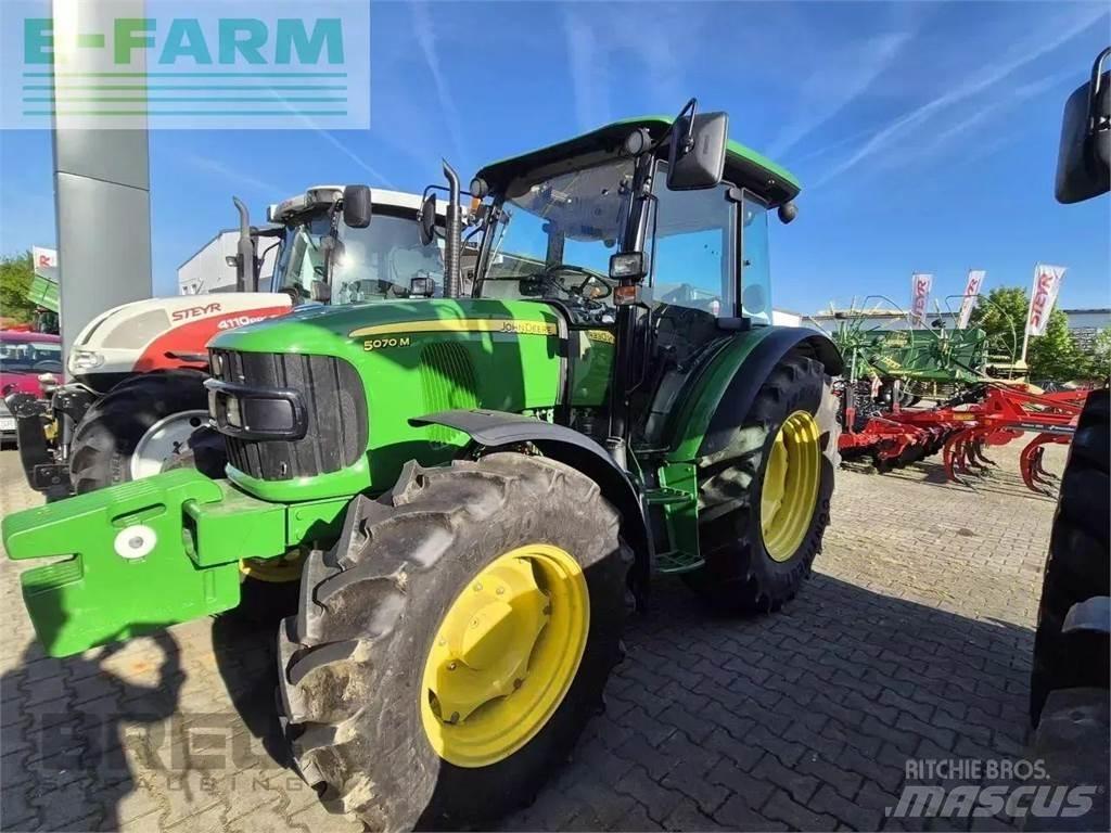 John Deere 5070 m Traktory