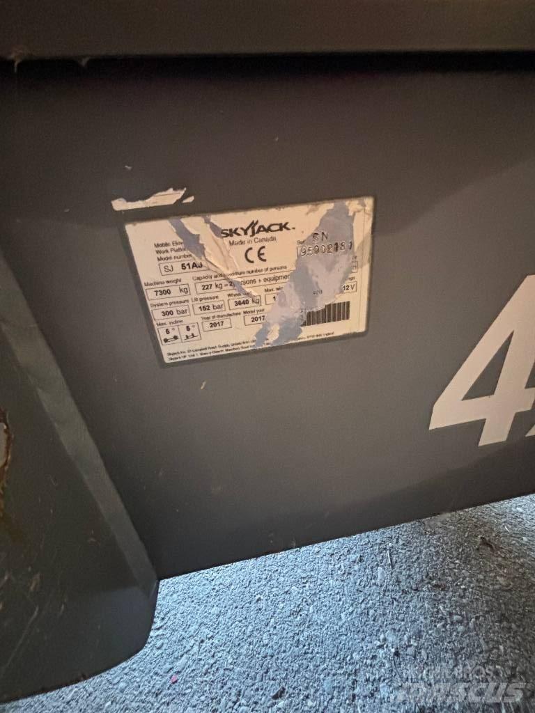 SkyJack SJ 51 AJ Kĺbové plošiny