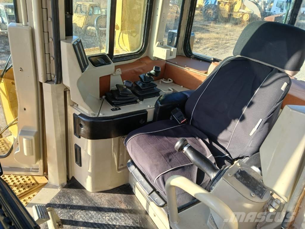 CAT D 9 R II Pásové dozéry