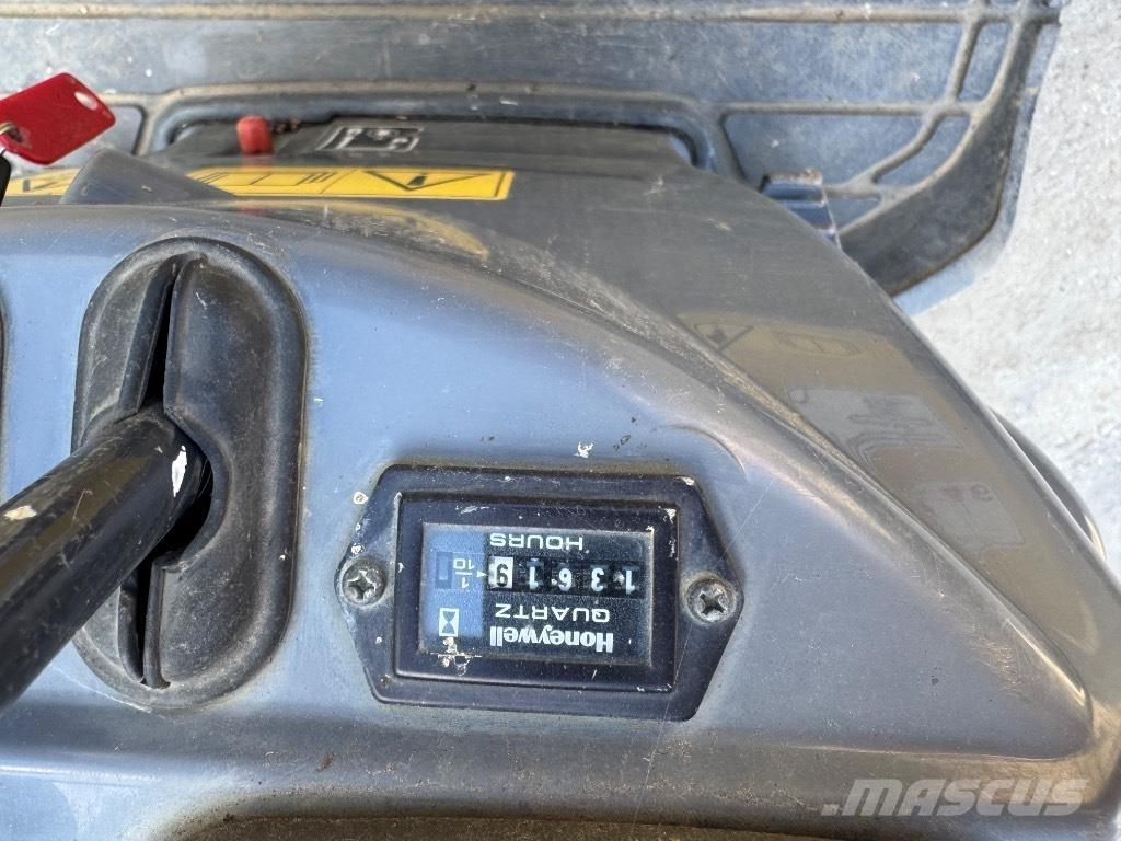 Yanmar SV08 (1C603) Mini rýpadlá < 7t