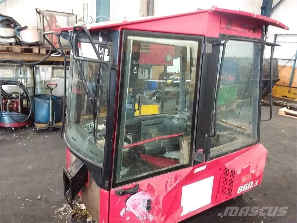 Valmet 860.3 Kabíny a interiér
