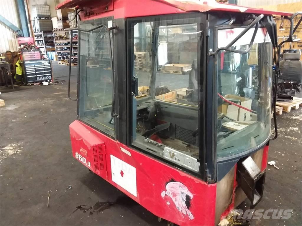 Valmet 860.3 Kabíny a interiér