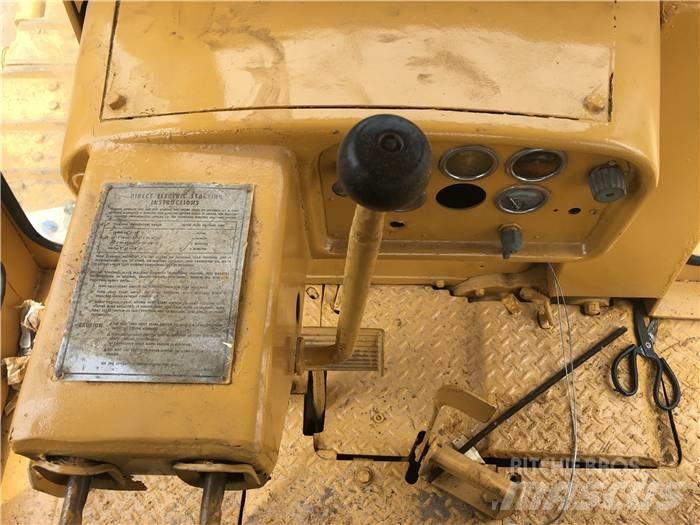 CAT D 8 K Pásové dozéry