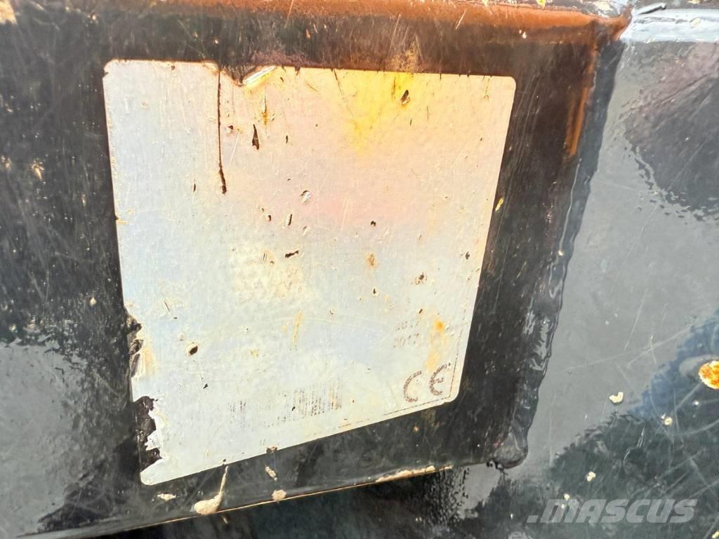 JCB 6 T Stavebné sklápače