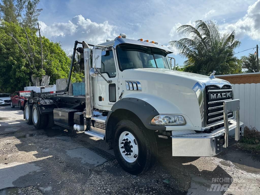 Mack GU813 Lanový nosič kontajnerov