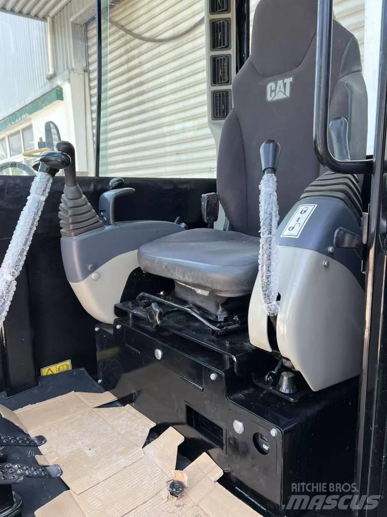 CAT 305.5 Pásové rýpadlá