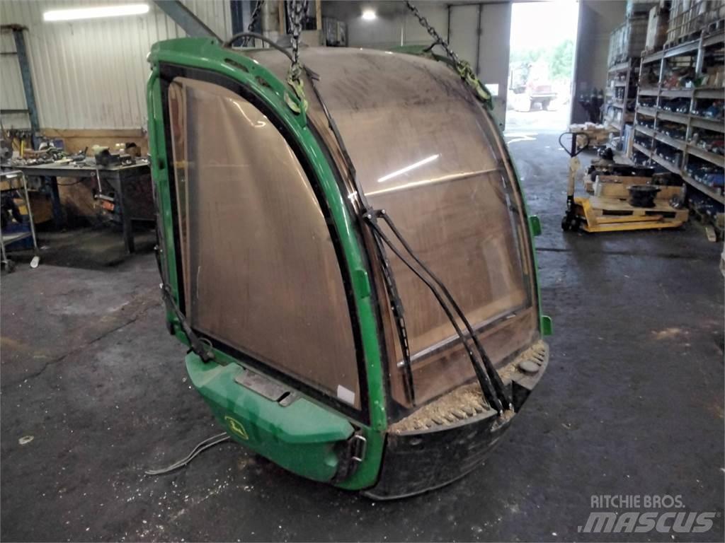 John Deere 1470G Kabíny a interiér