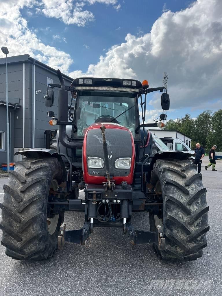 Valtra N 141 Traktory