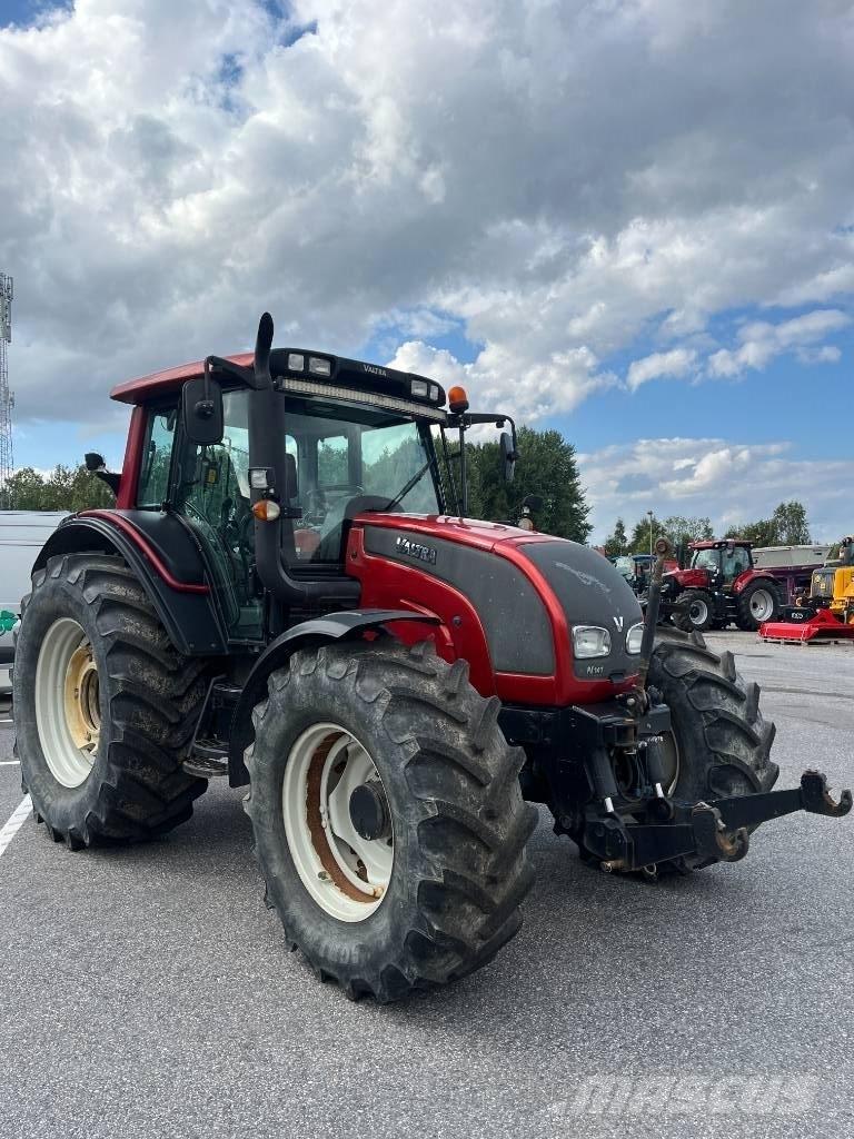 Valtra N 141 Traktory