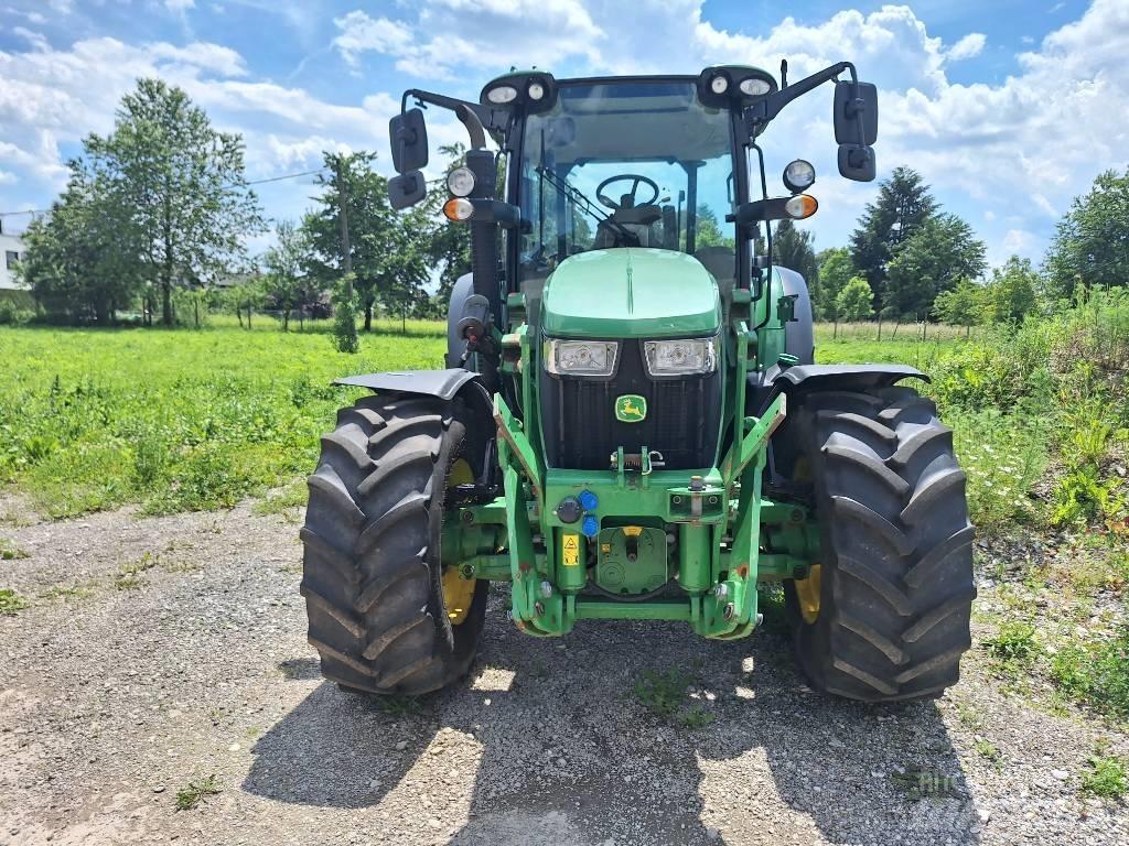 John Deere 5125R Traktory