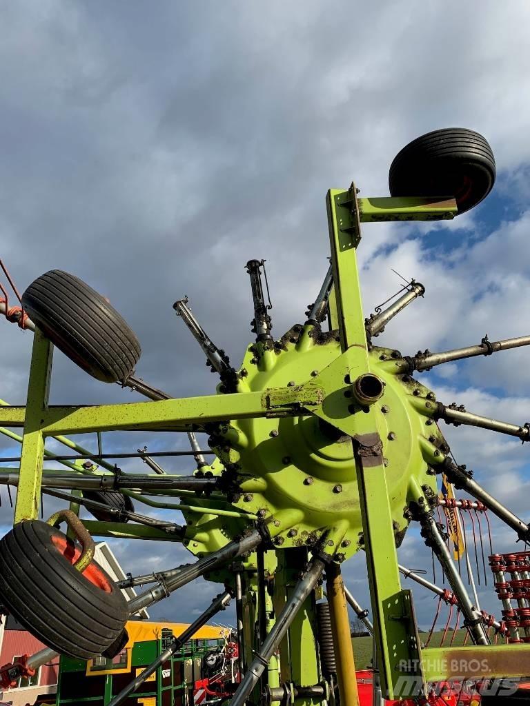 CLAAS 880 L Obracače a zhrabovače sena
