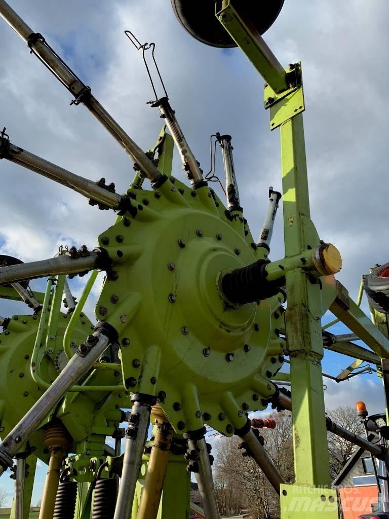 CLAAS 880 L Obracače a zhrabovače sena