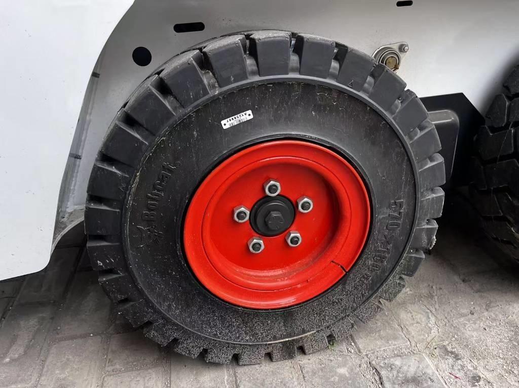 Bobcat S 70 Šmykom riadené nakladače