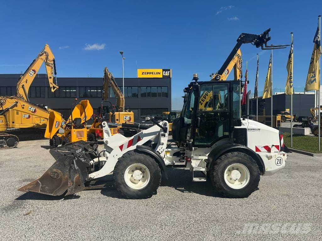 CAT 908 M Kolesové nakladače