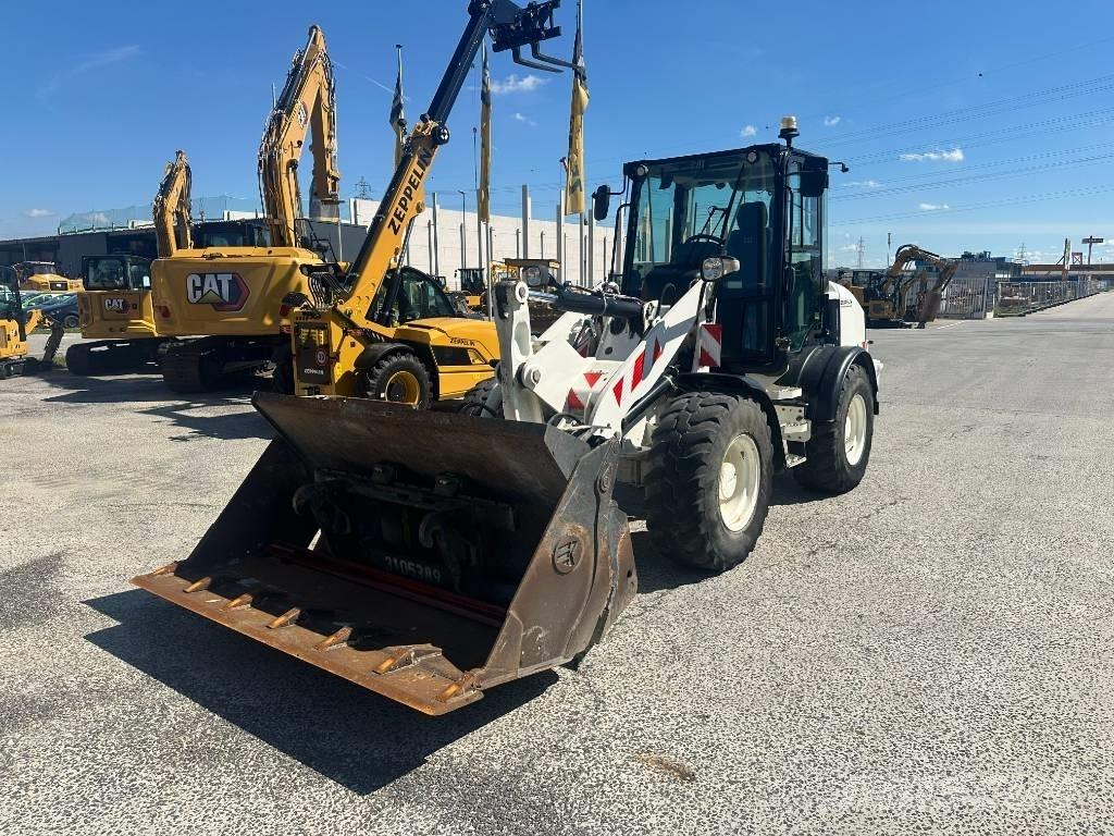 CAT 908 M Kolesové nakladače