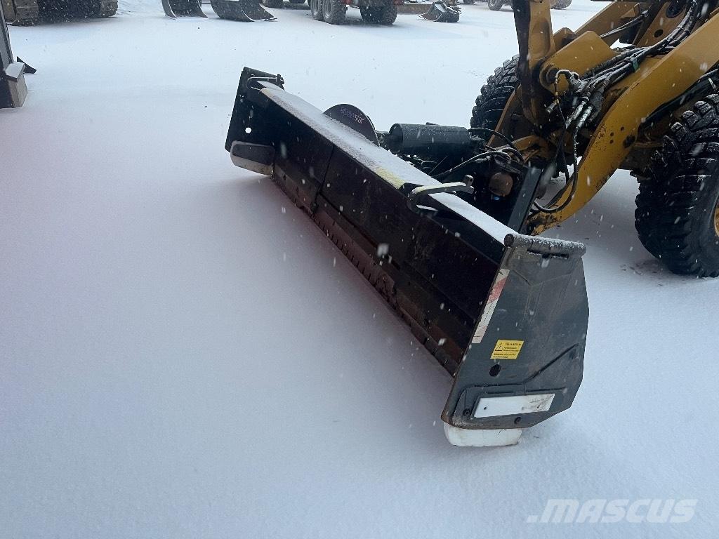 CAT 908 / Myyty, Sold Kolesové nakladače