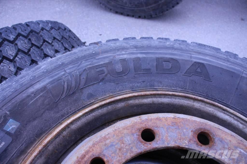 Volvo FH 16 Pneumatiky, kolesá a ráfiky