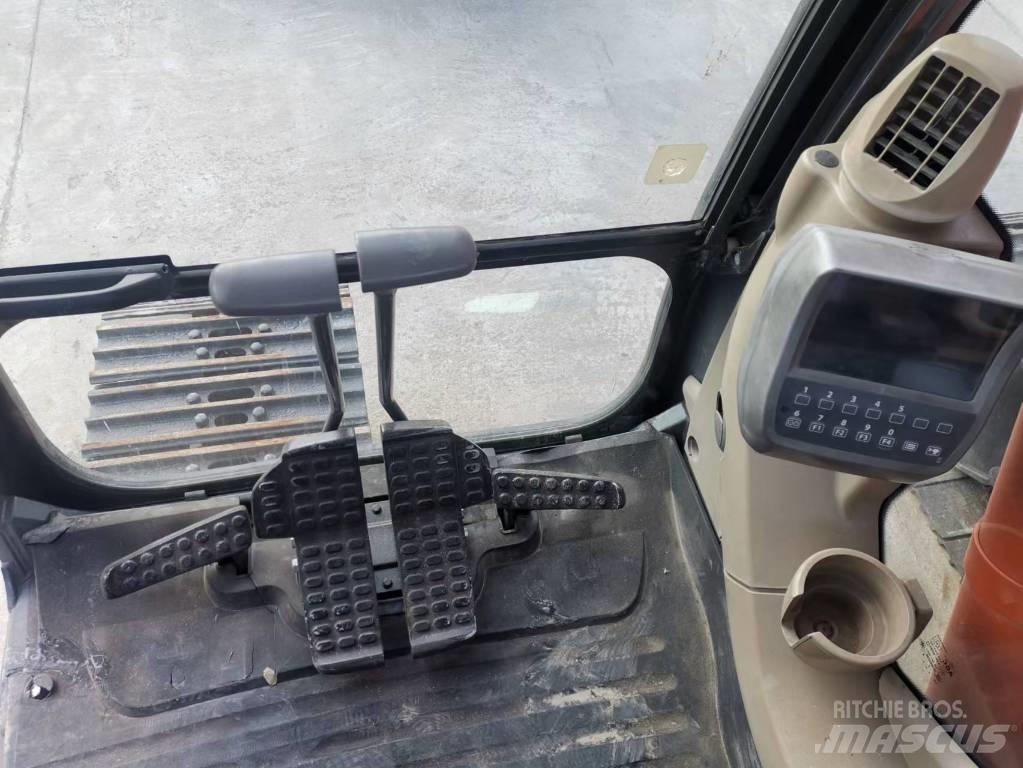 Hitachi ZX 240 Pásové rýpadlá