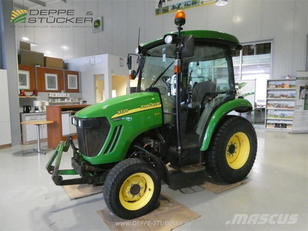 John Deere 3320 Kompaktné traktory