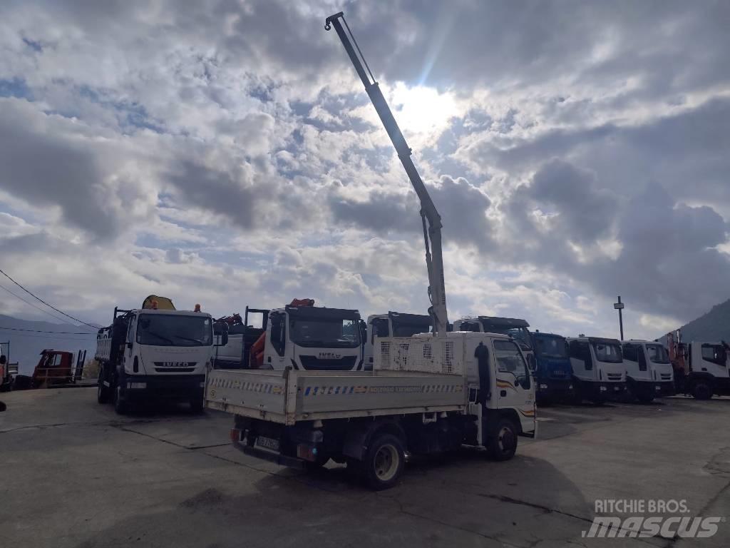 Isuzu NPR77G-5DX Autožeriavy, hydraulické ruky