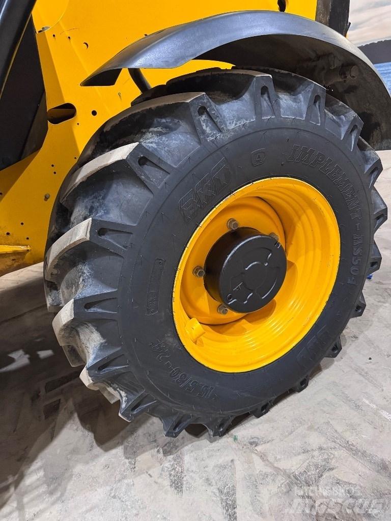 JCB 540-140 Teleskopické manipulátory