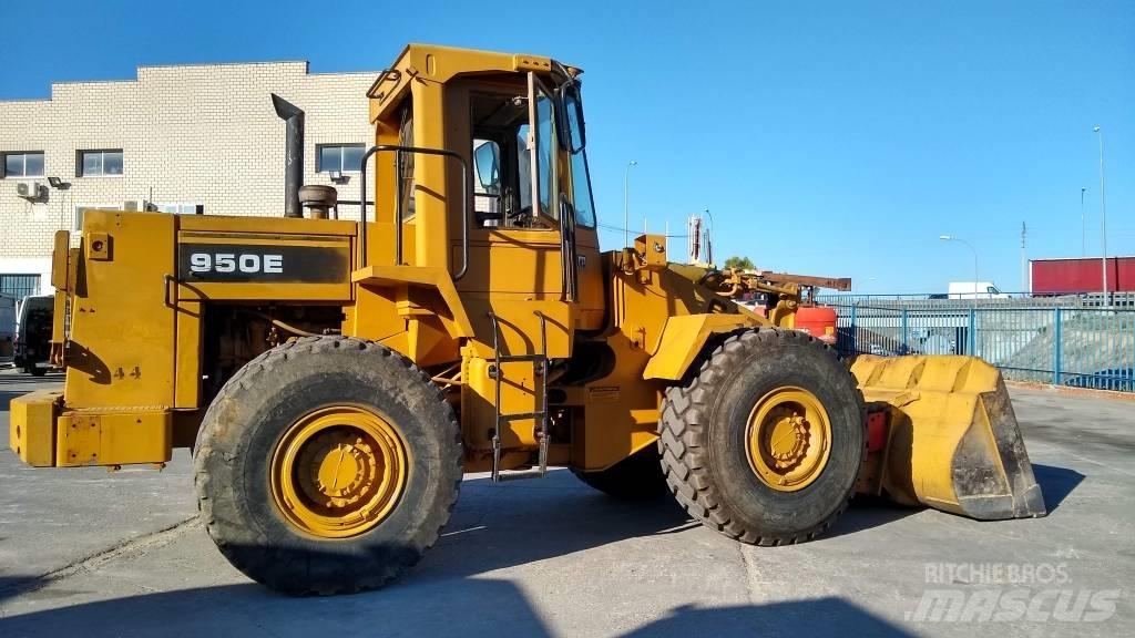 CAT 950E Kolesové nakladače