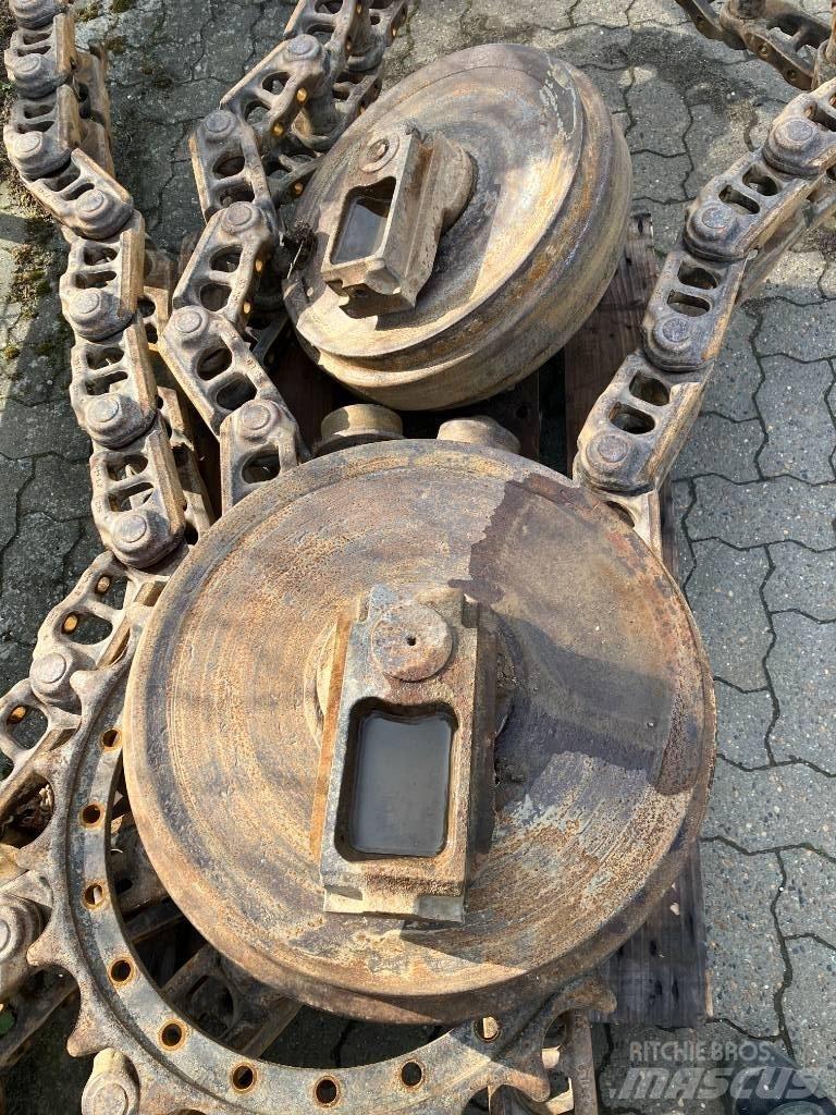 Komatsu 240 Pásové rýpadlá