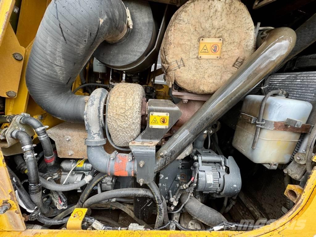 Komatsu D 65 WX-16 Pásové dozéry