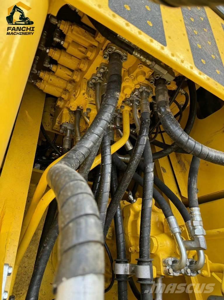 Komatsu PC 220 LC Pásové rýpadlá